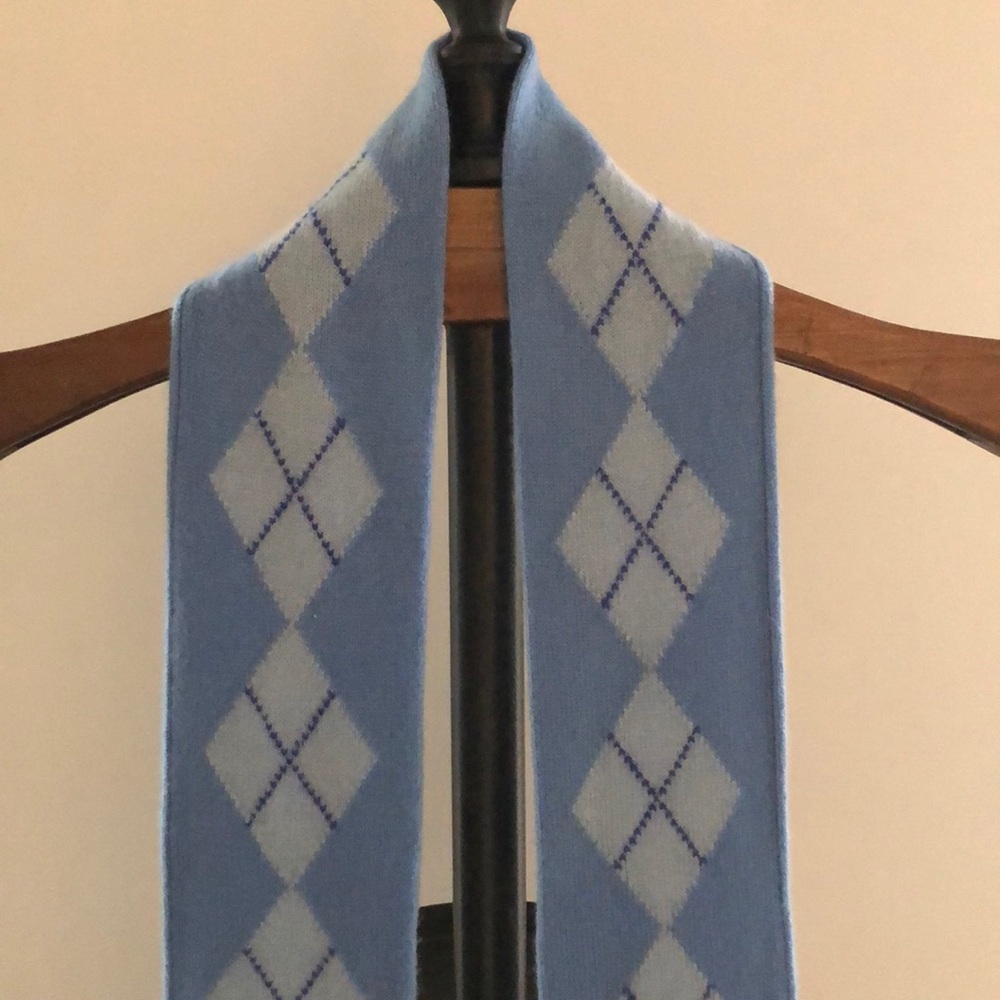 Express Scarf - Picture 2 of 3